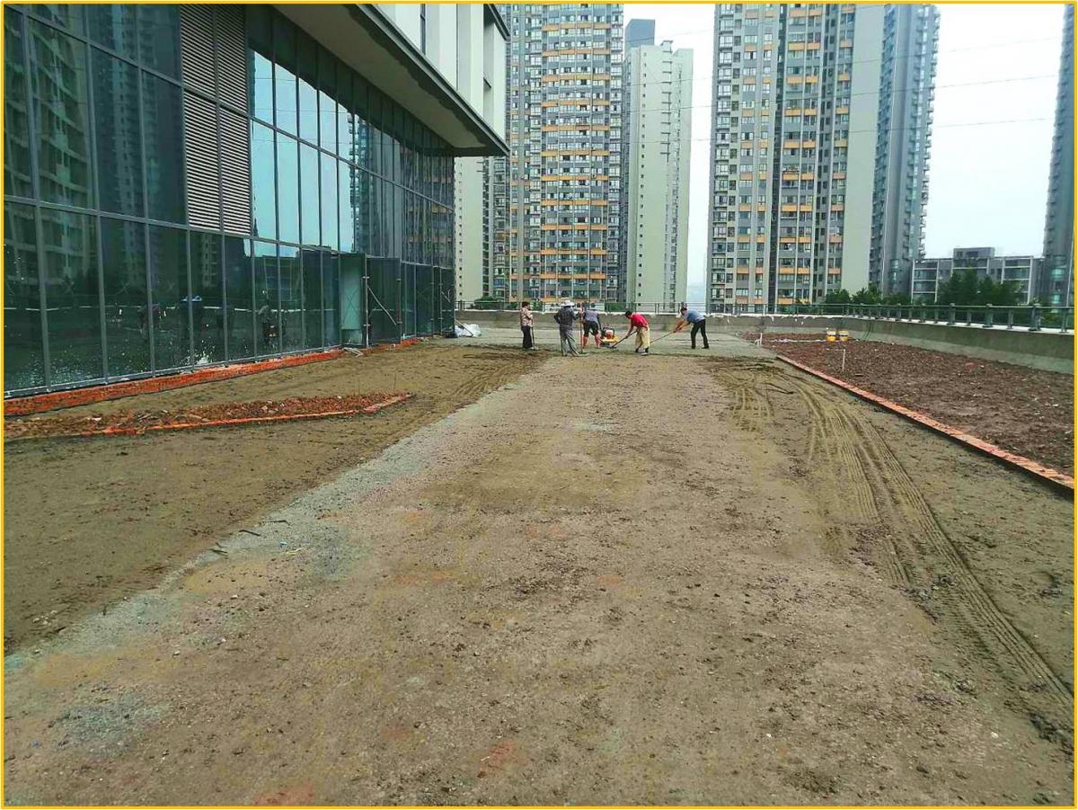 重庆南岸区国泰6000平米透水停车场施工中